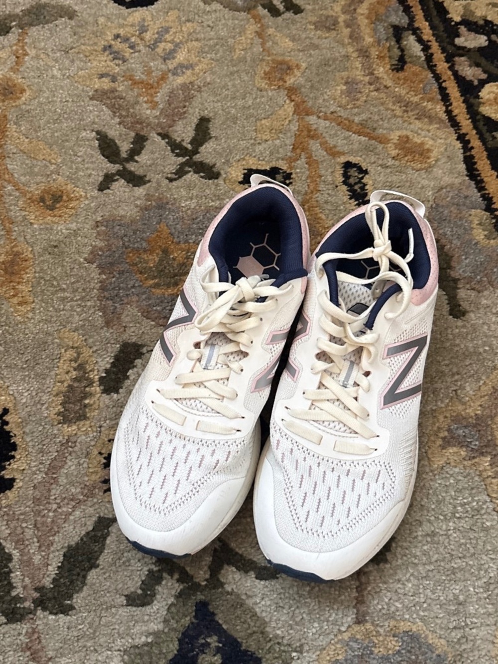 New Balance Sneakers Size 9 worn 3-4 times